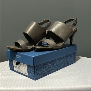 Simply Vera Vera Wang Gray Sandals